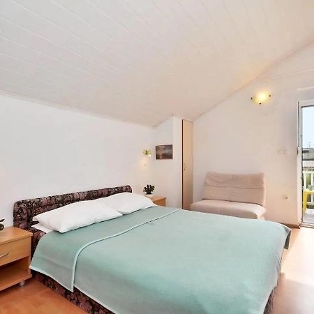 Apartment Toma Omis Bagian luar foto