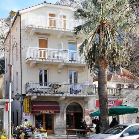 Apartment Toma Omis Bagian luar foto