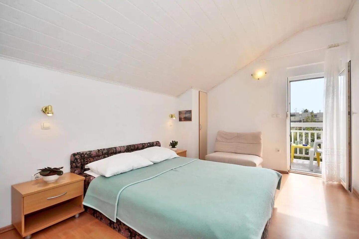 Apartment Toma Omis Bagian luar foto