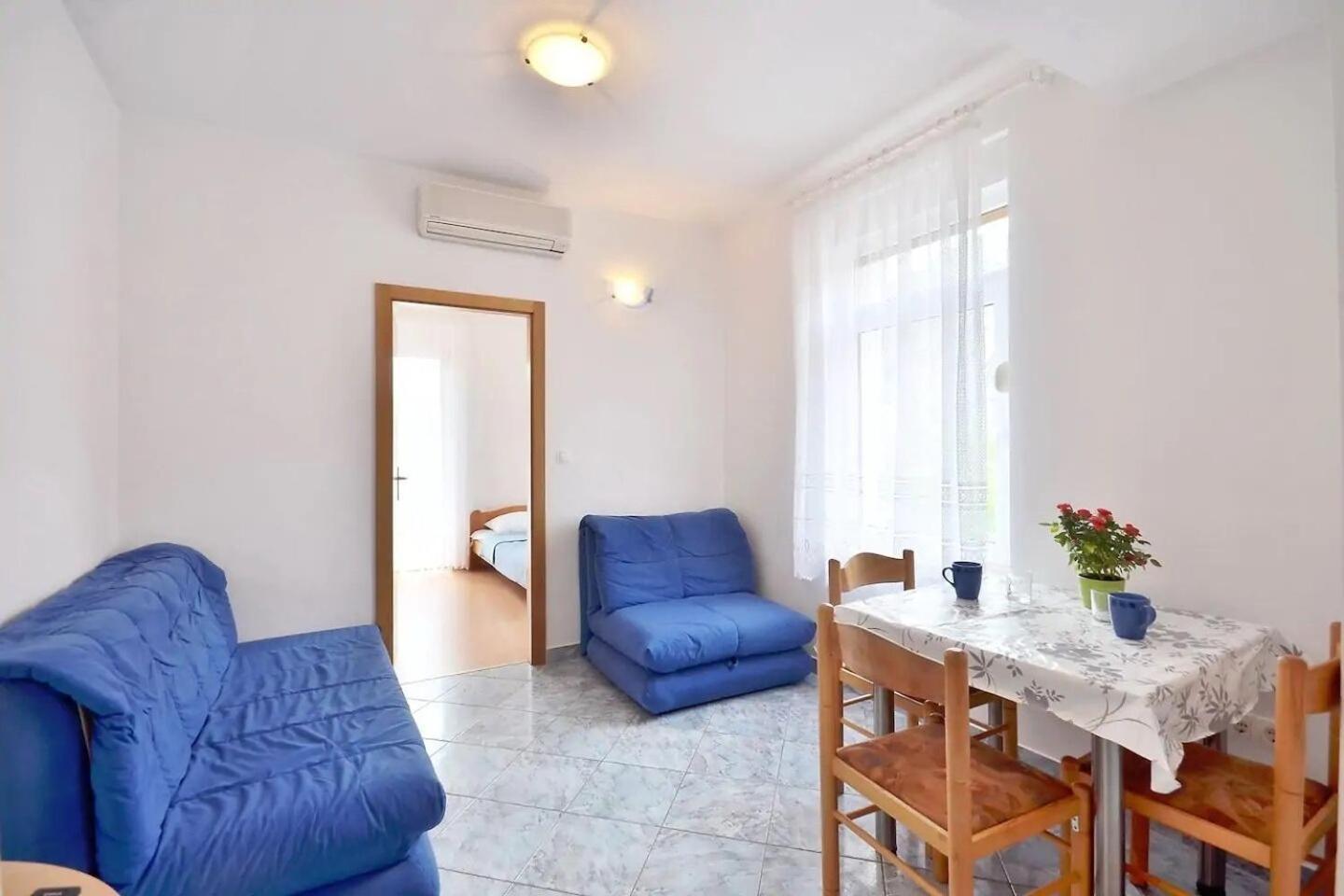 Apartment Toma Omis Bagian luar foto