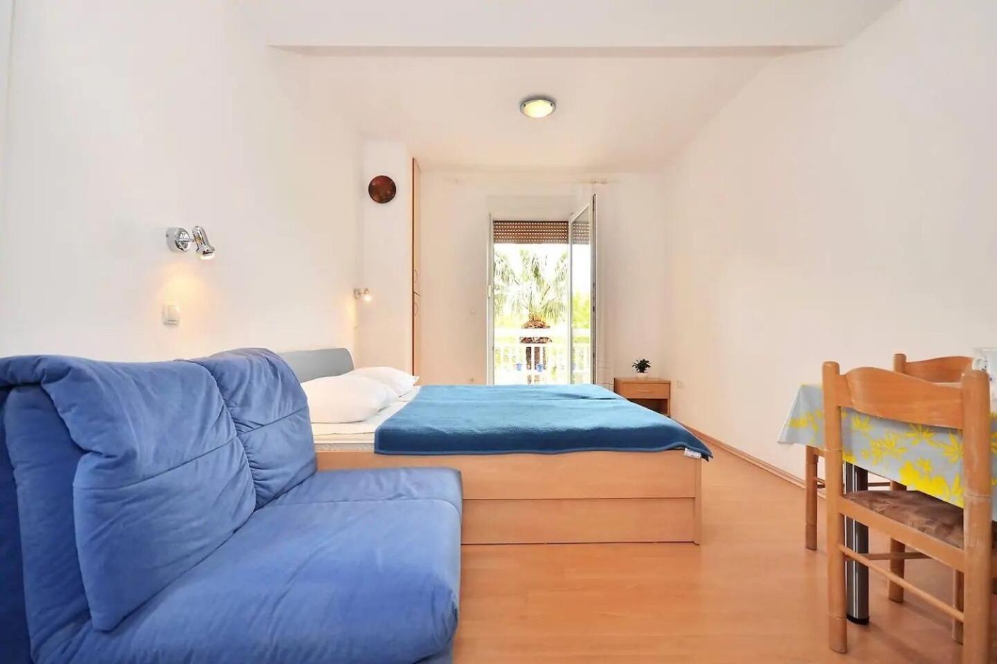 Apartment Toma Omis Bagian luar foto