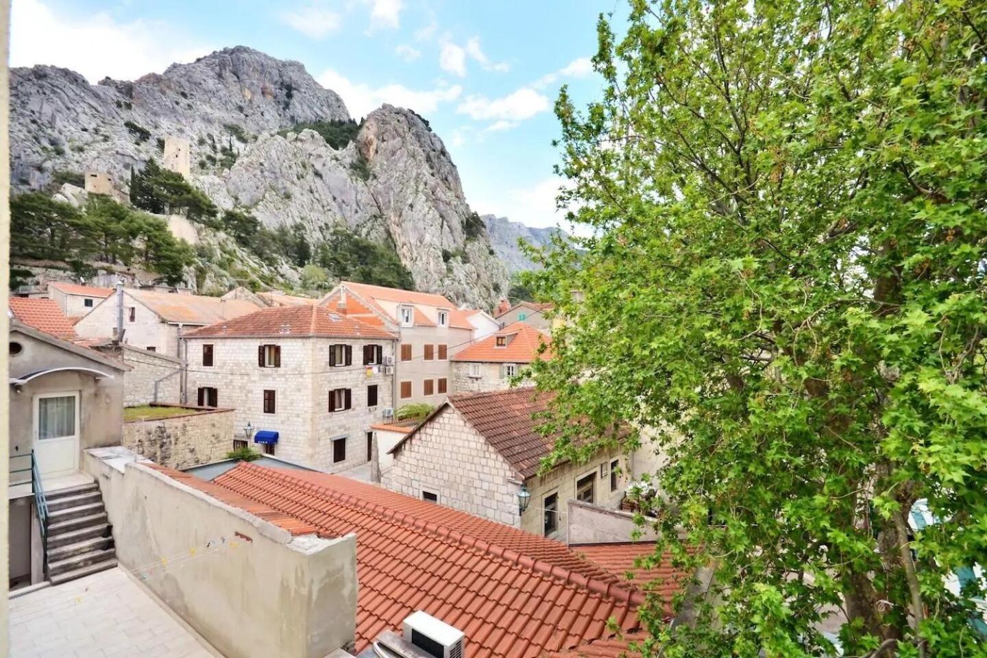 Apartment Toma Omis Bagian luar foto