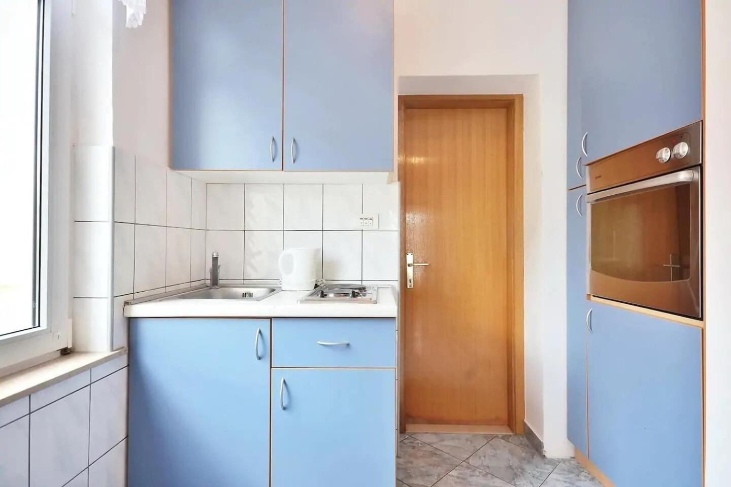 Apartment Toma Omis Bagian luar foto