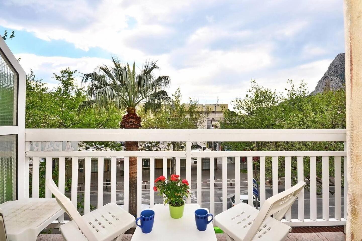 Apartment Toma Omis Bagian luar foto