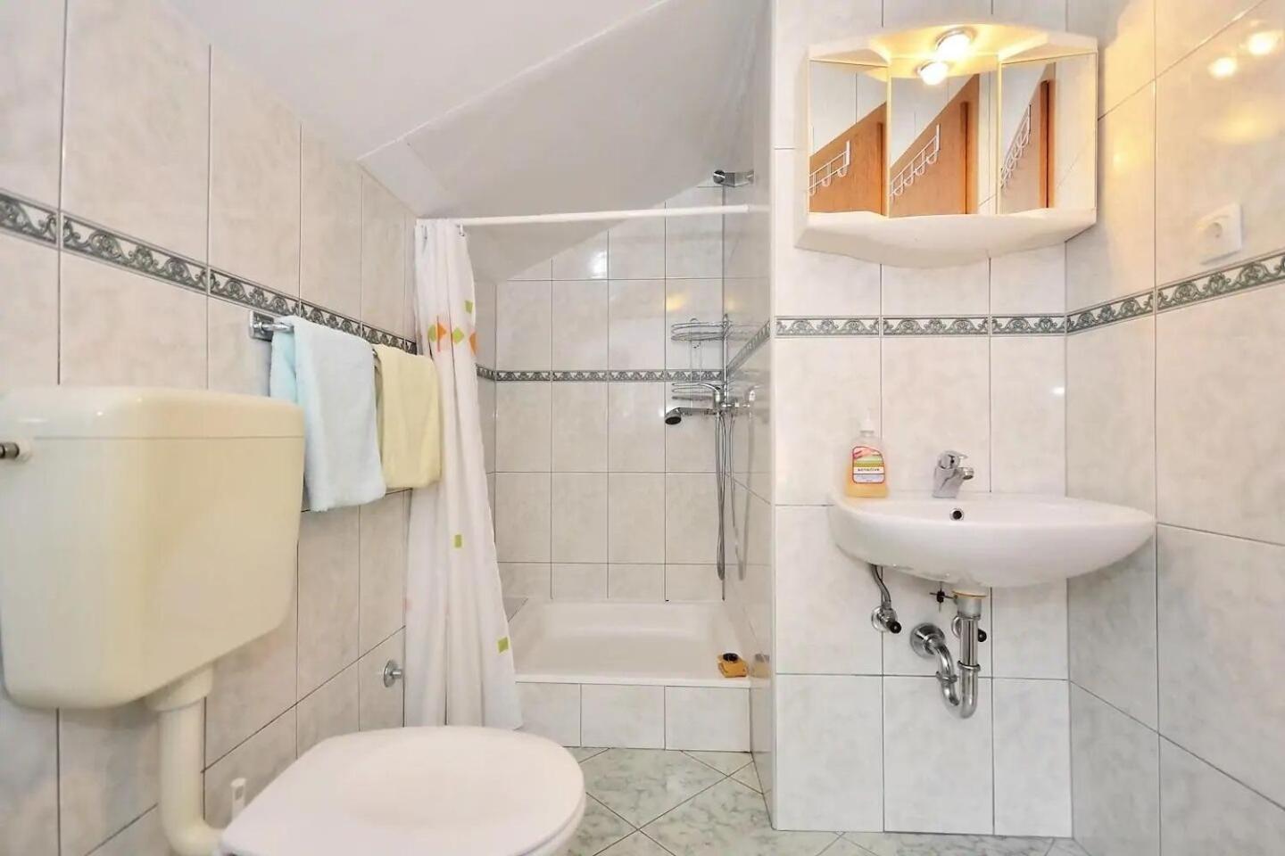 Apartment Toma Omis Bagian luar foto