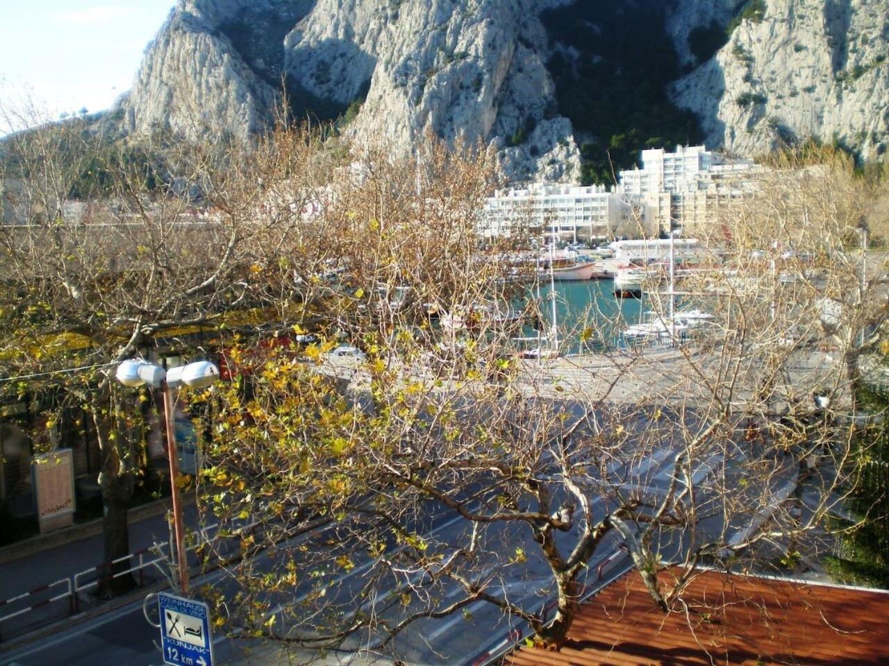 Apartment Toma Omis Bagian luar foto