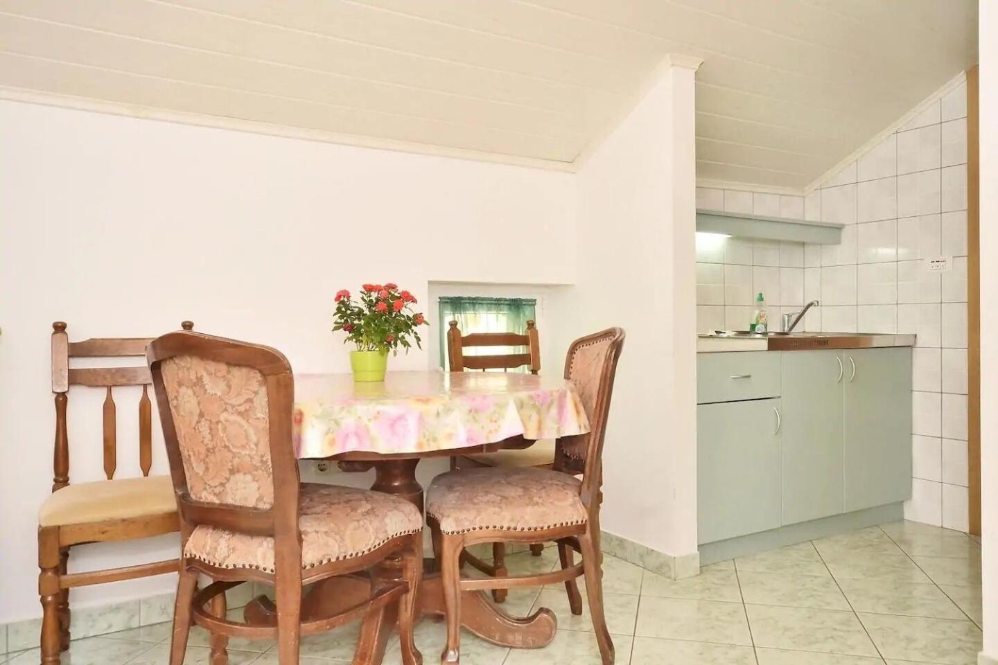 Apartment Toma Omis Bagian luar foto