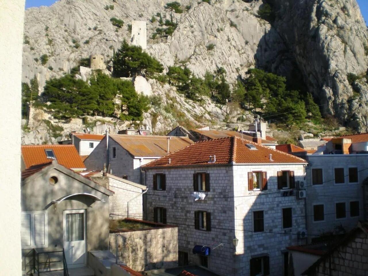 Apartment Toma Omis Bagian luar foto