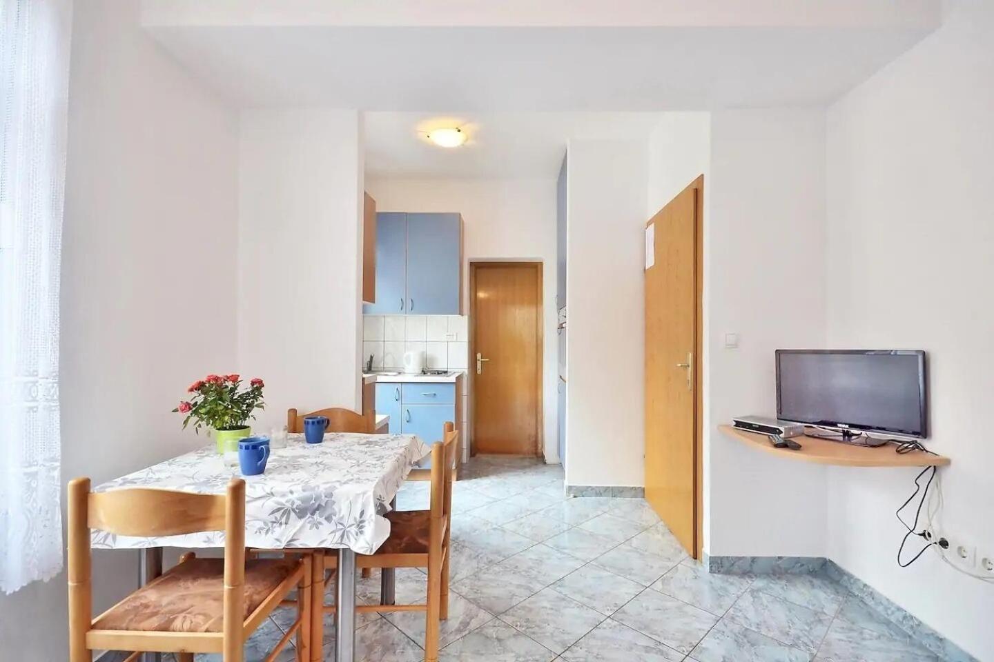 Apartment Toma Omis Bagian luar foto