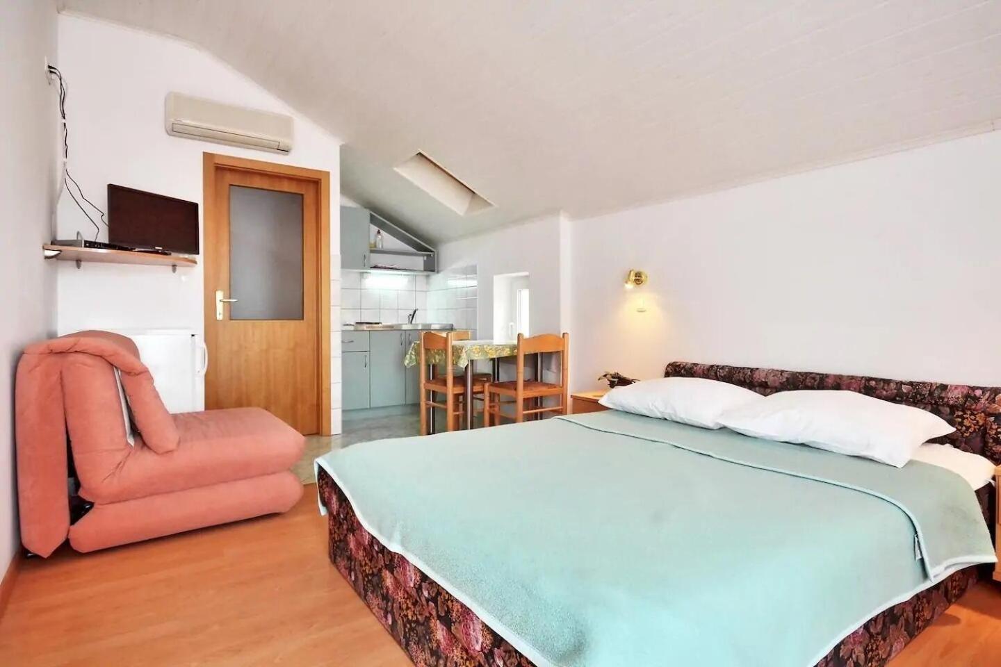 Apartment Toma Omis Bagian luar foto