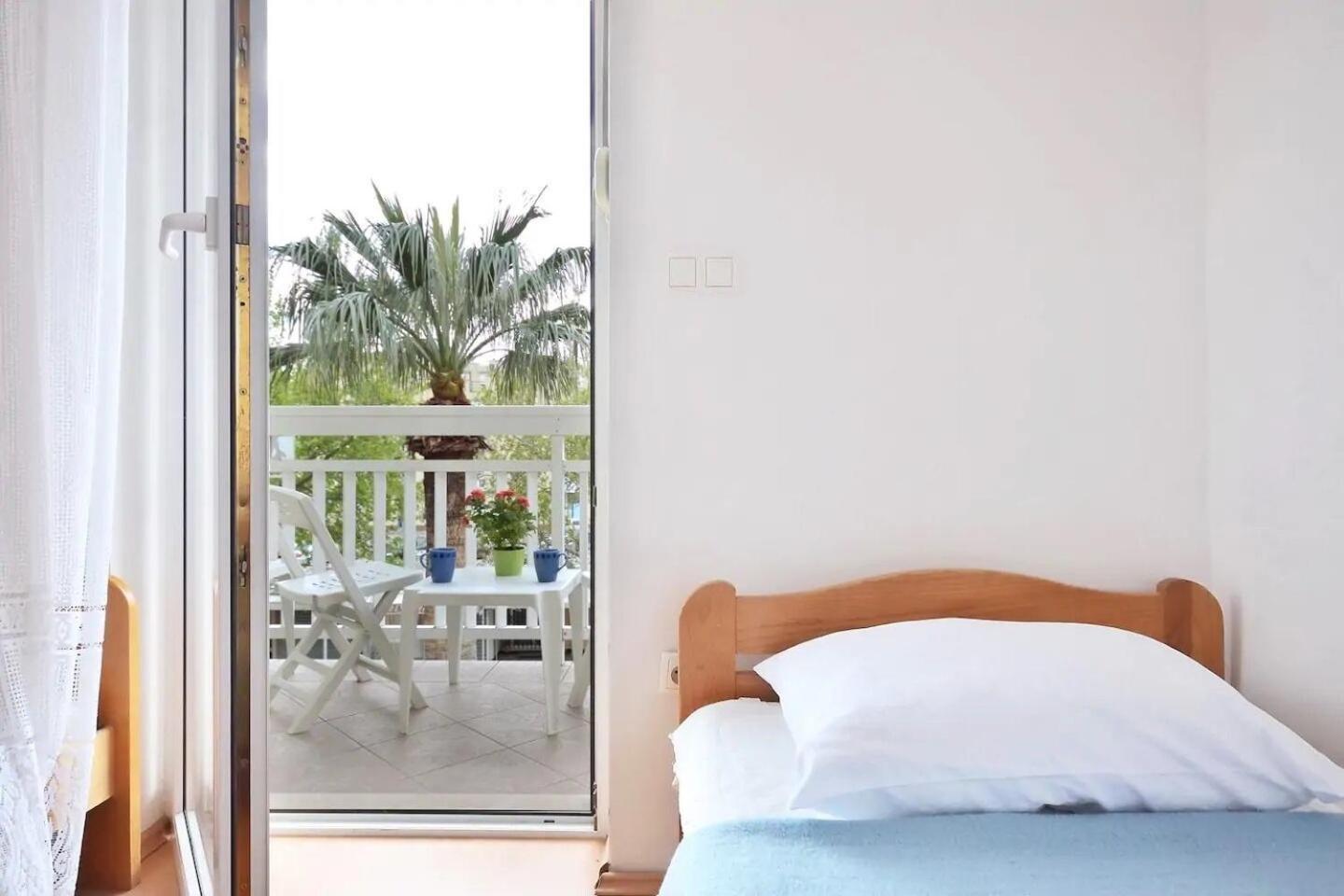 Apartment Toma Omis Bagian luar foto