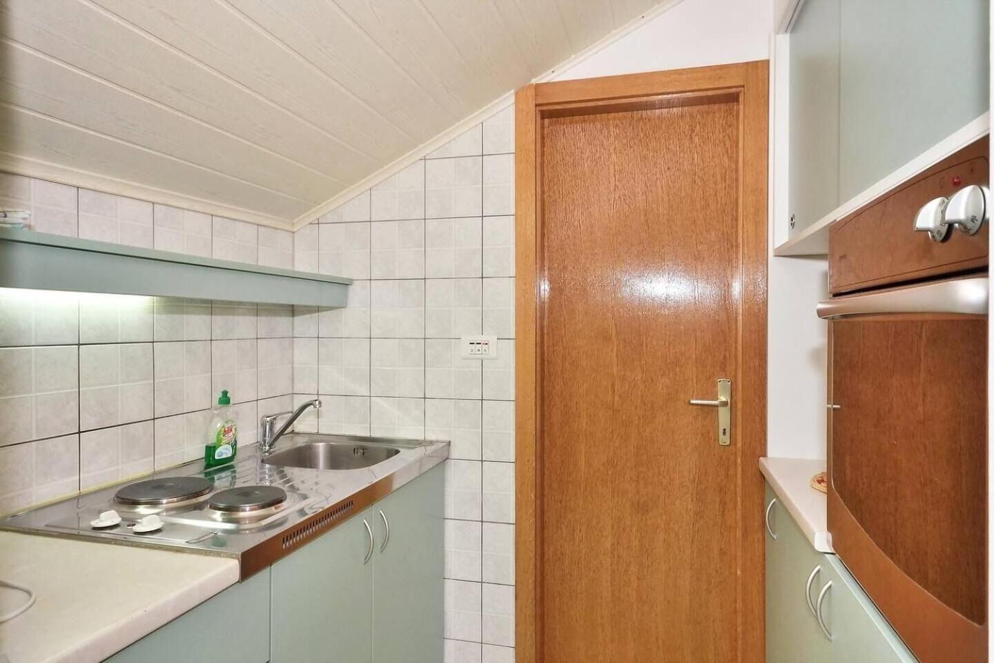 Apartment Toma Omis Bagian luar foto