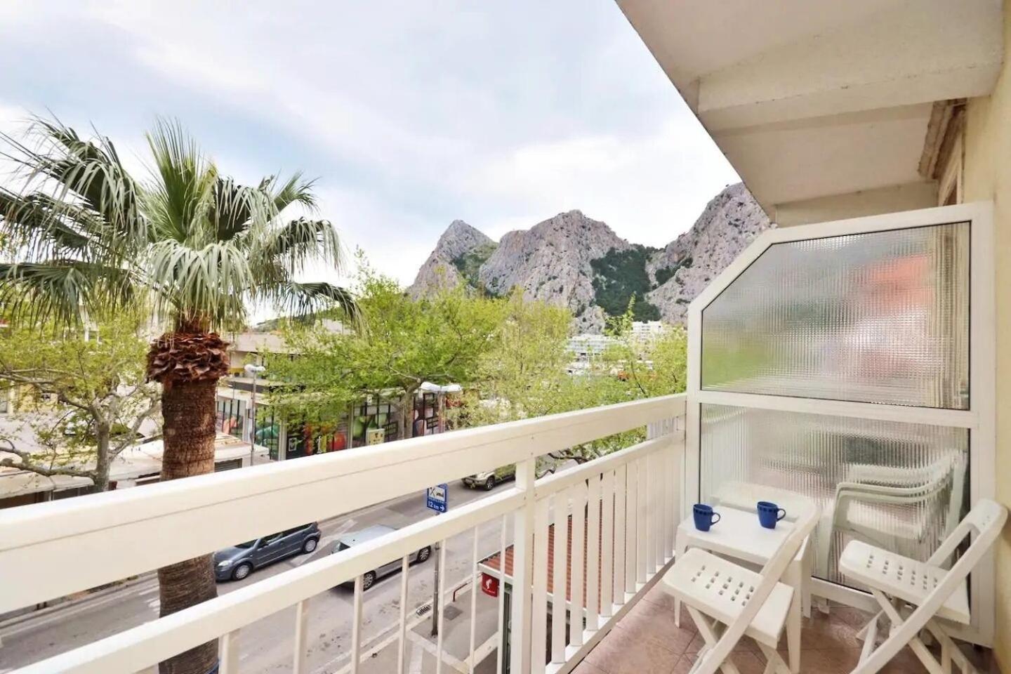 Apartment Toma Omis Bagian luar foto