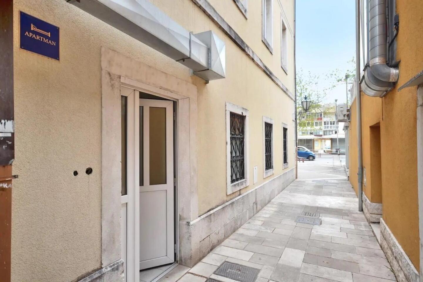 Apartment Toma Omis Bagian luar foto