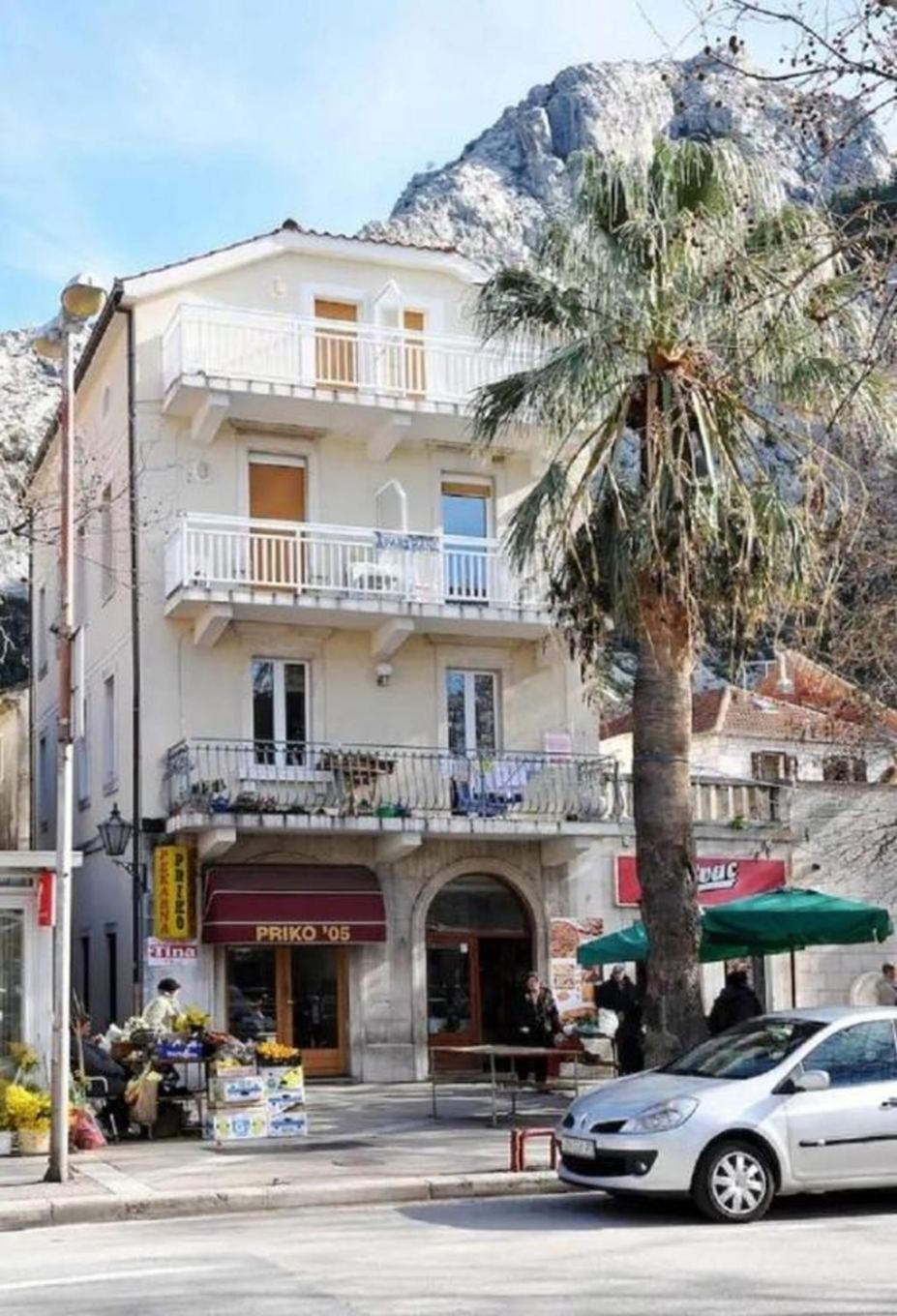 Apartment Toma Omis Bagian luar foto