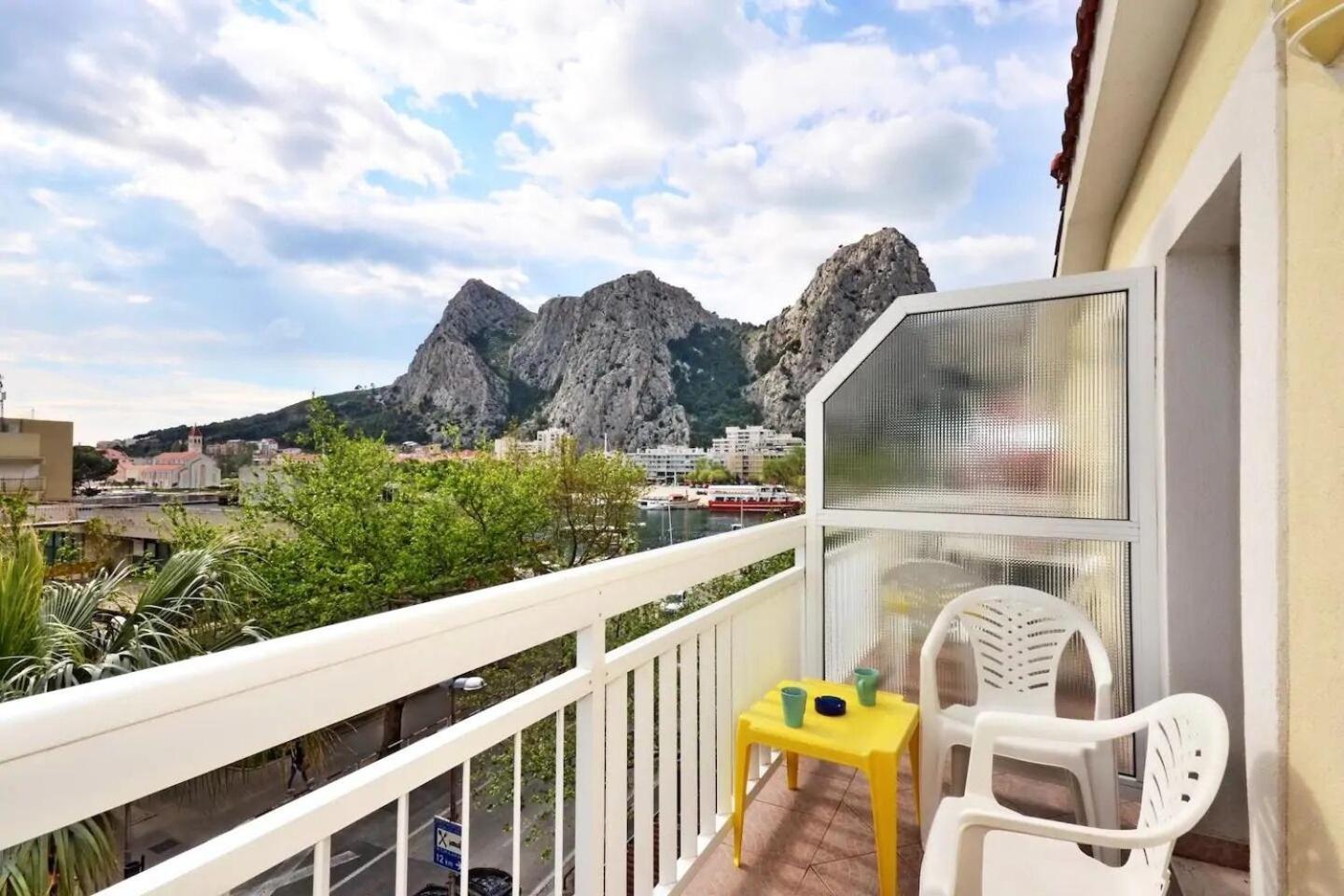 Apartment Toma Omis Bagian luar foto