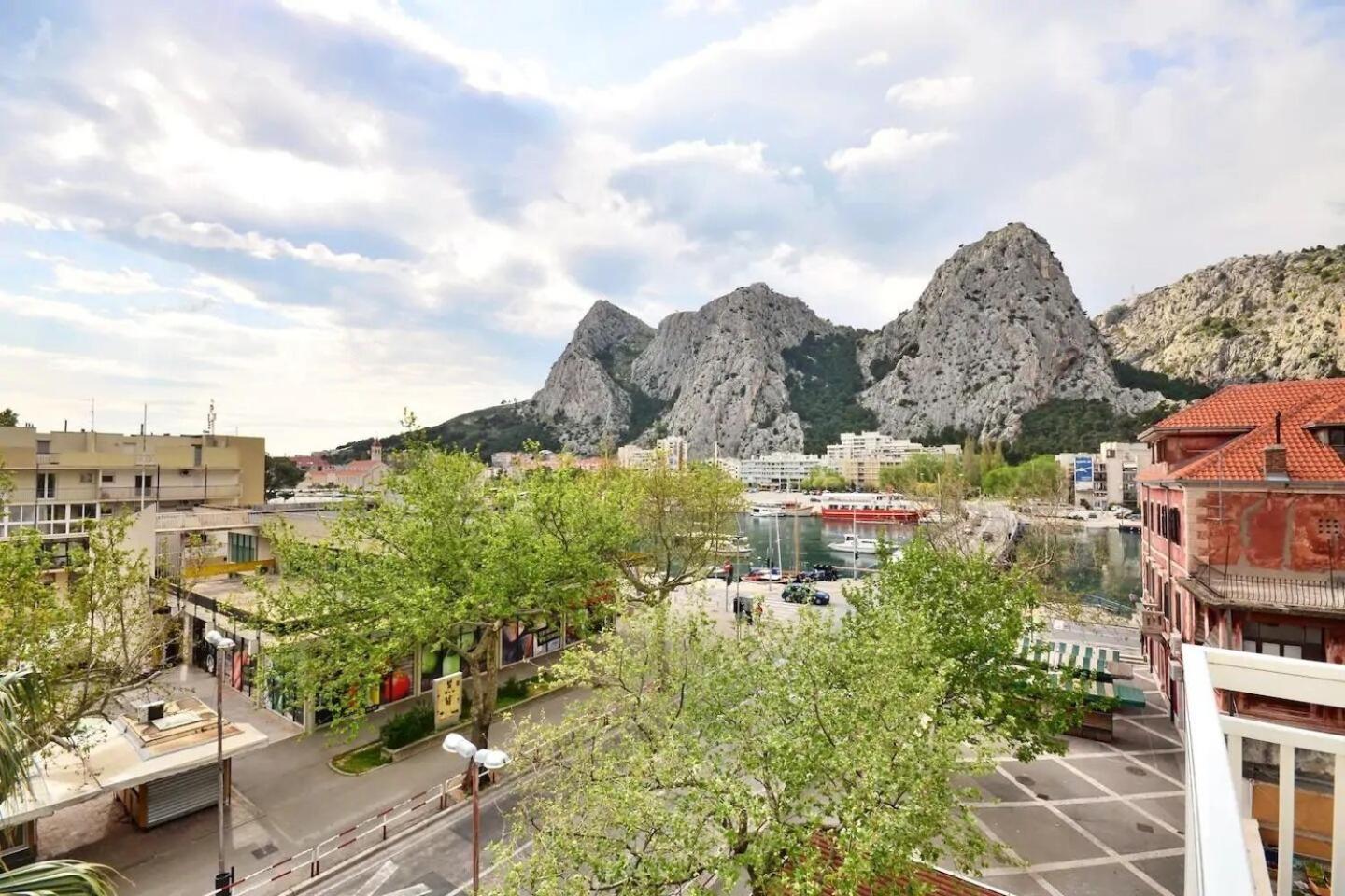 Apartment Toma Omis Bagian luar foto