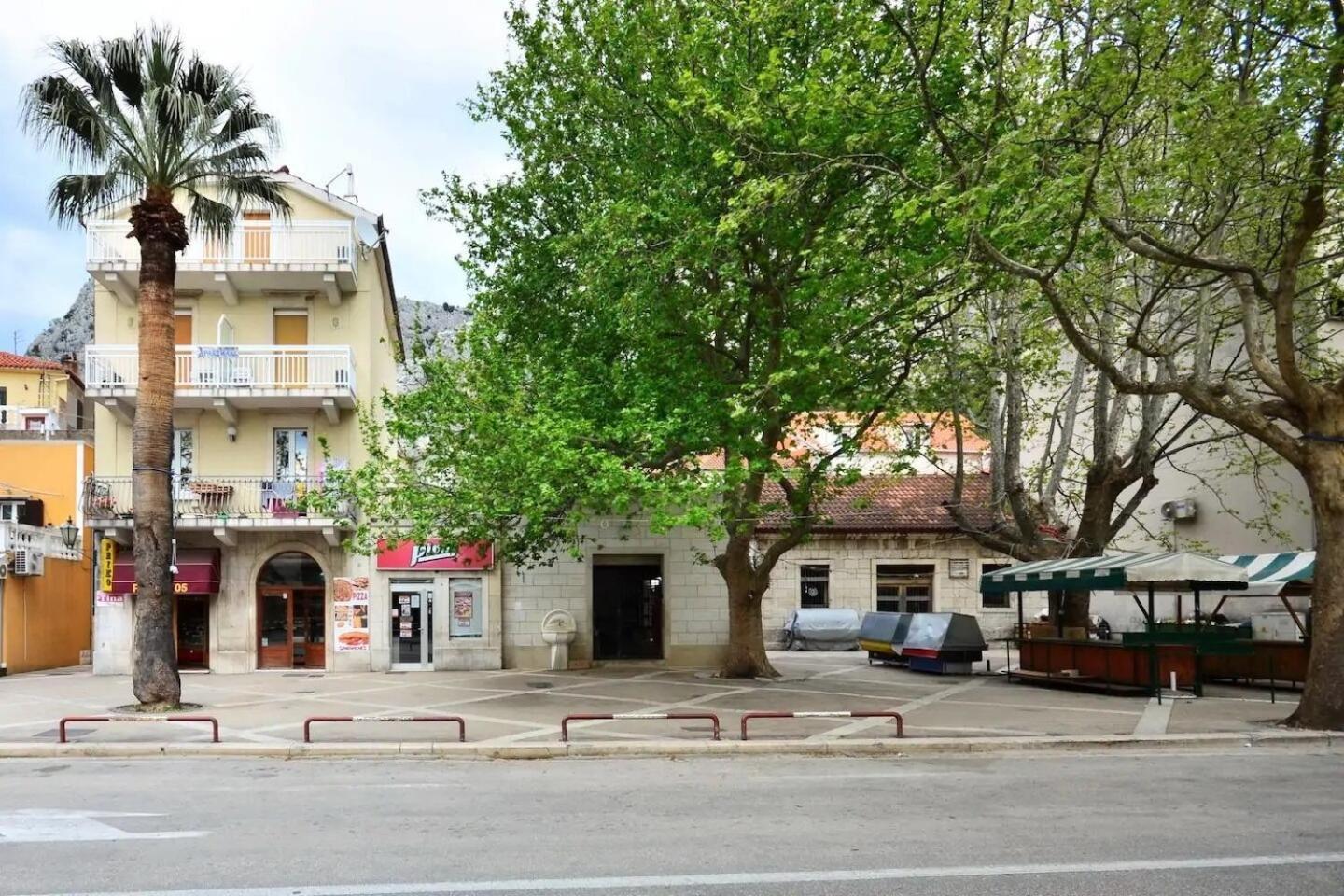 Apartment Toma Omis Bagian luar foto