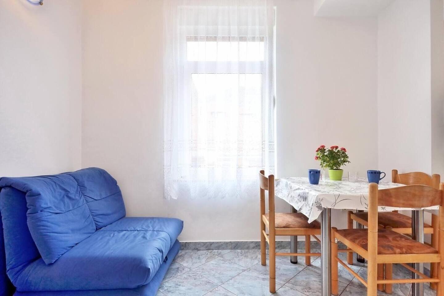 Apartment Toma Omis Bagian luar foto